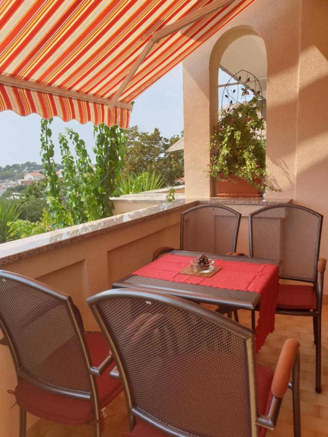 Apartments Davorka Banjol Exterior photo